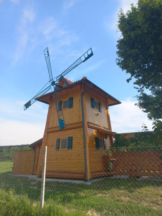 Villa Unique Wooden Holiday House In Nature Lukovica pri Domžalah Exterior foto